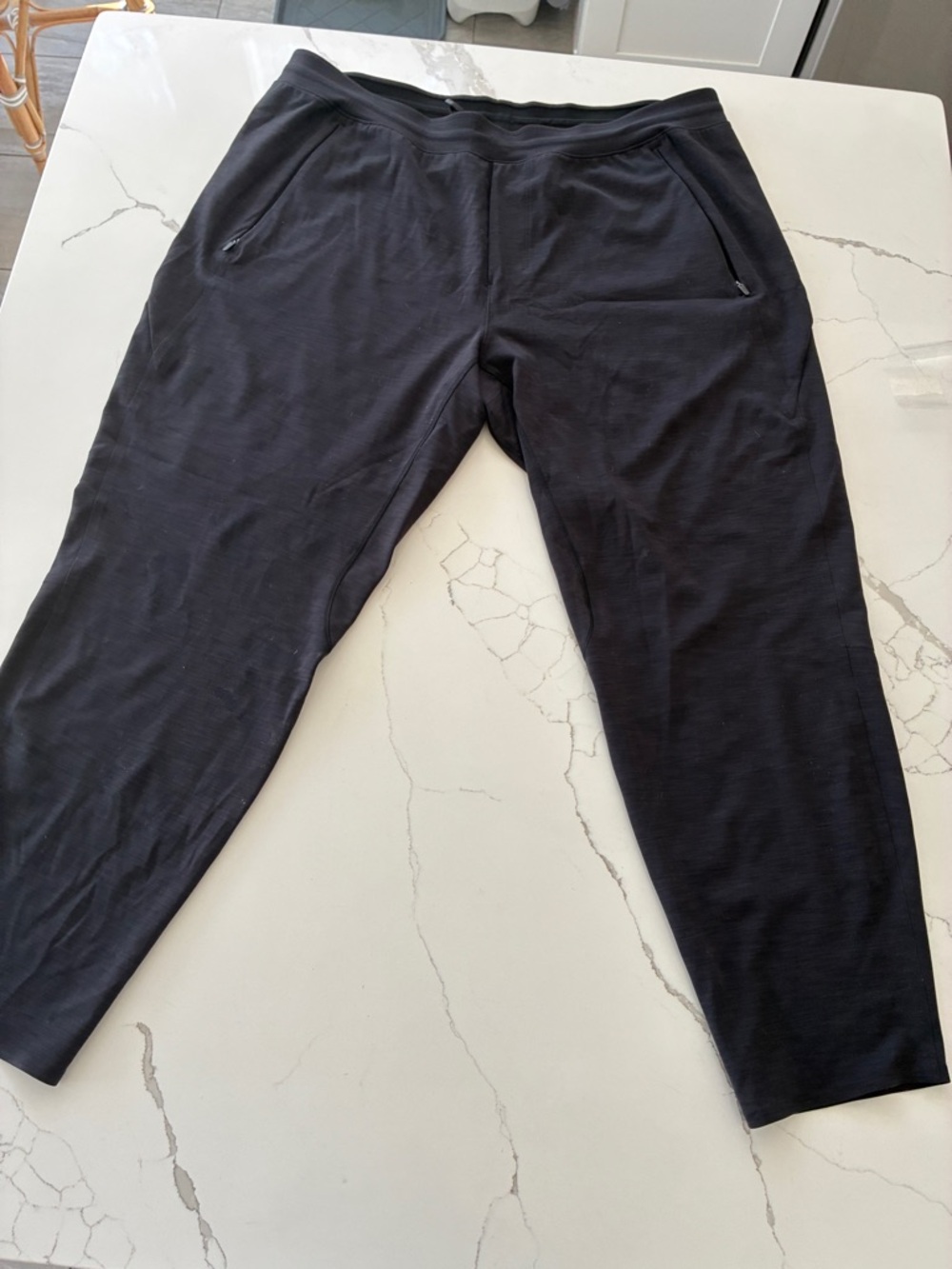 Men’s Lululemon heathered Gray Slim Jogger Pants, XL